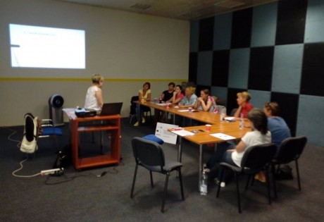 Iskolakezdési problémákról lesz szó a Szülők Klubjában hétfőn este az Igézőben